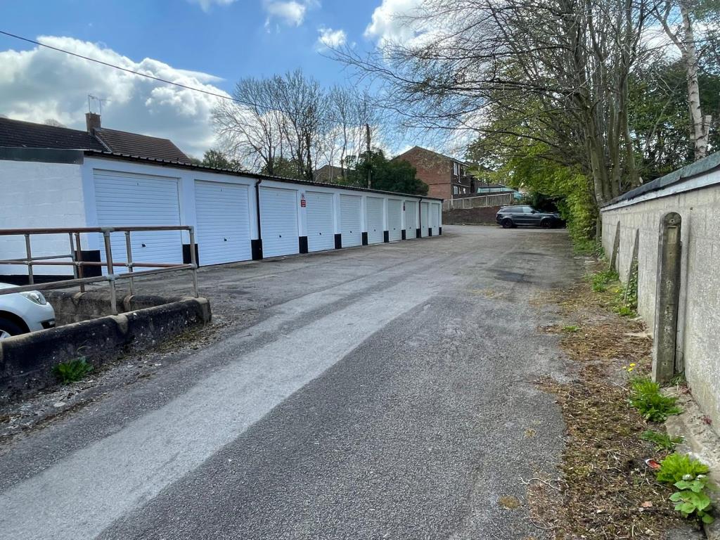 Lot: 114 - TEN REFURBISHED LOCK-UP GARAGES - Garages and approach at the rear of 66 Pitman Place
